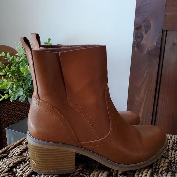 Brown Faux Leather Round Toe Block Heel Ankle Booties - Picture 6 of 8